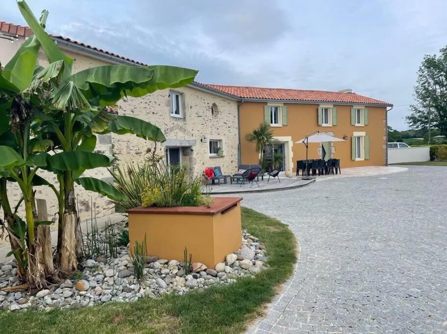 Gite La Vie En Couleur 14 Personnes Saint-Paul-en-Gâtine Exterior foto